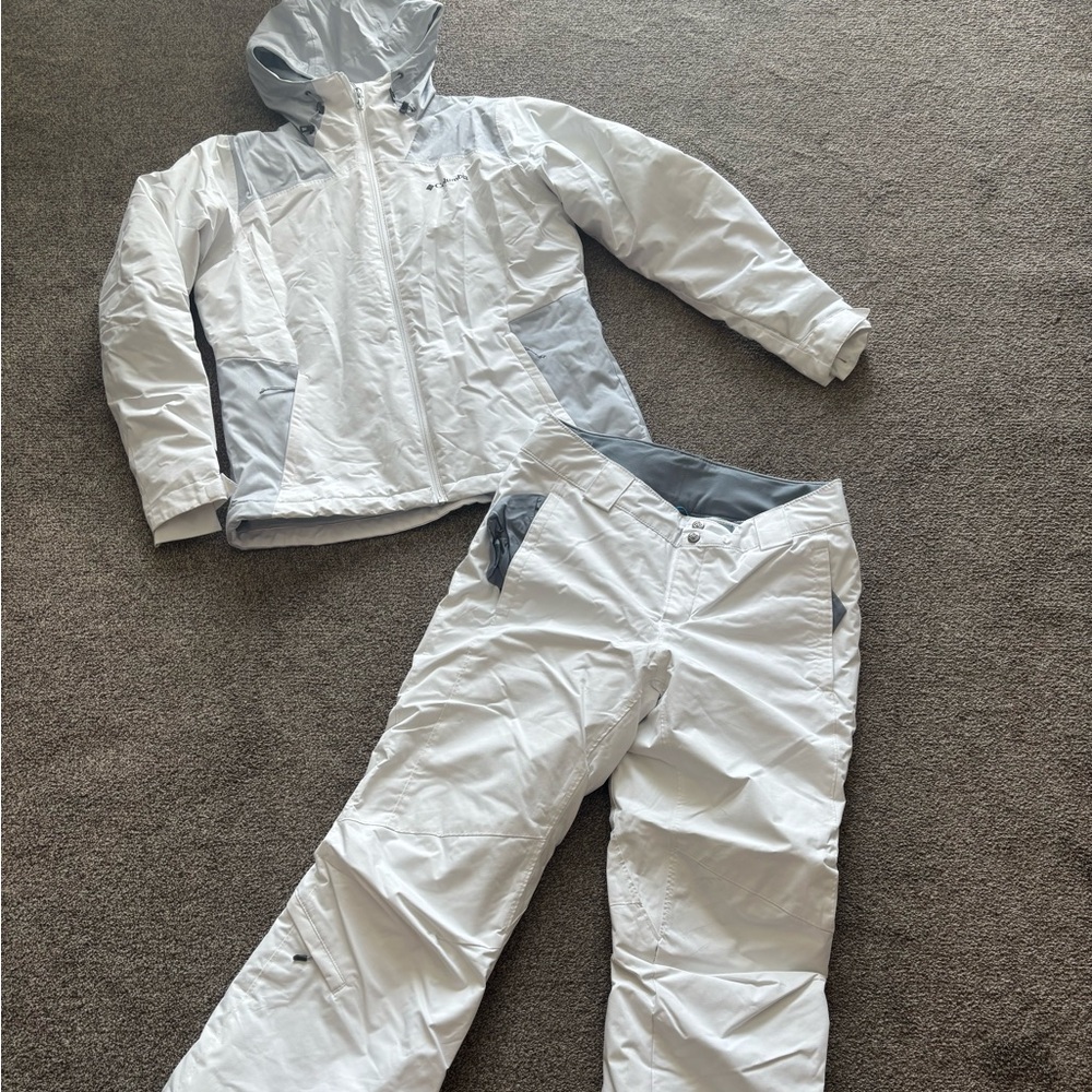 Columbia Women’s Ski Jacket and Pants Set